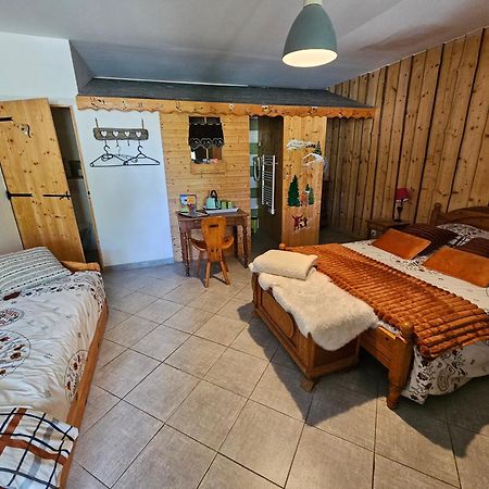 Yourtes Olachat proche Annecy Faverges Extérieur photo