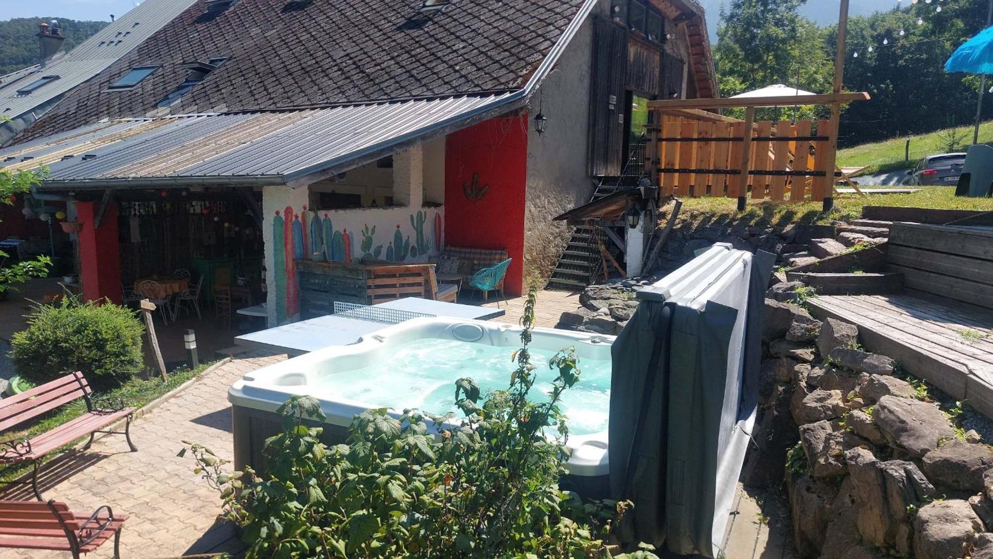 Yourtes Olachat proche Annecy Faverges Extérieur photo