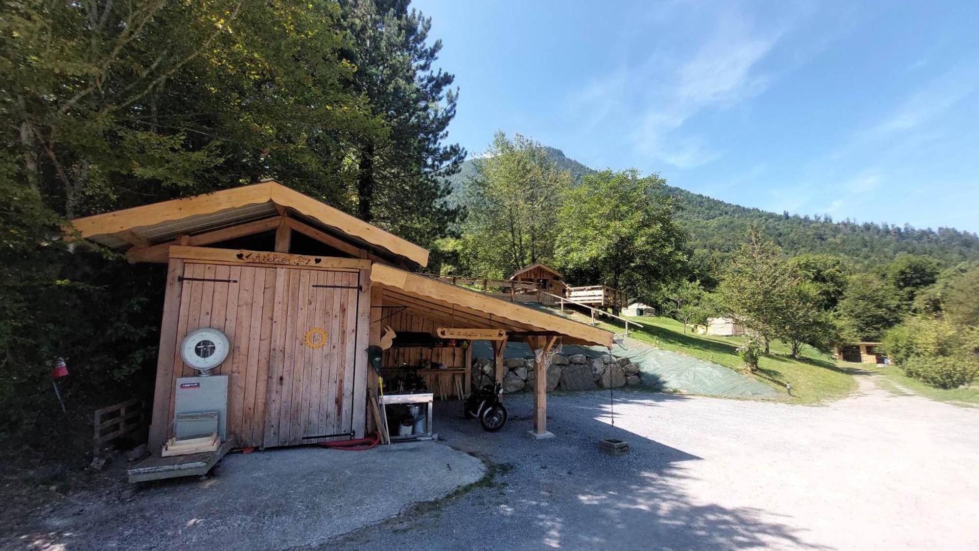 Yourtes Olachat proche Annecy Faverges Extérieur photo