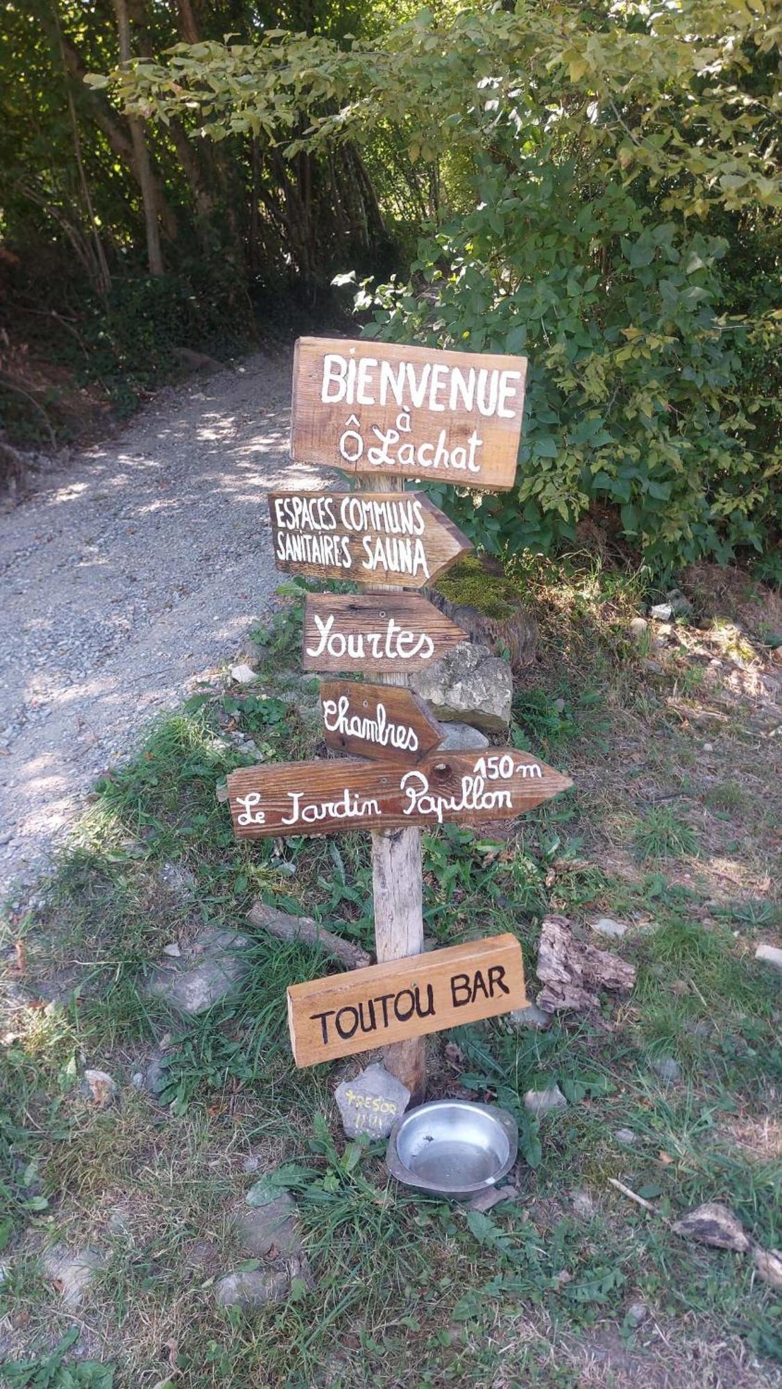 Yourtes Olachat proche Annecy Faverges Extérieur photo