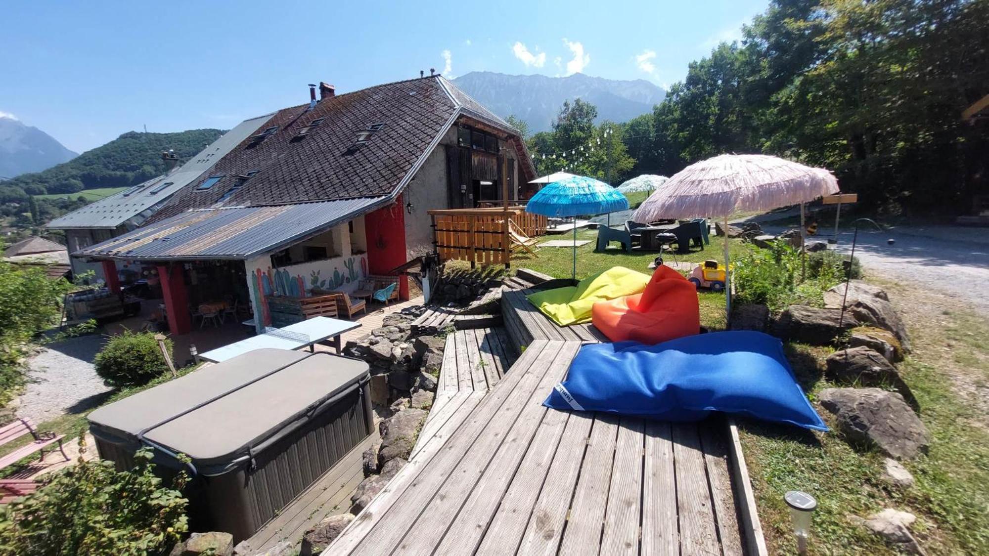 Yourtes Olachat proche Annecy Faverges Extérieur photo