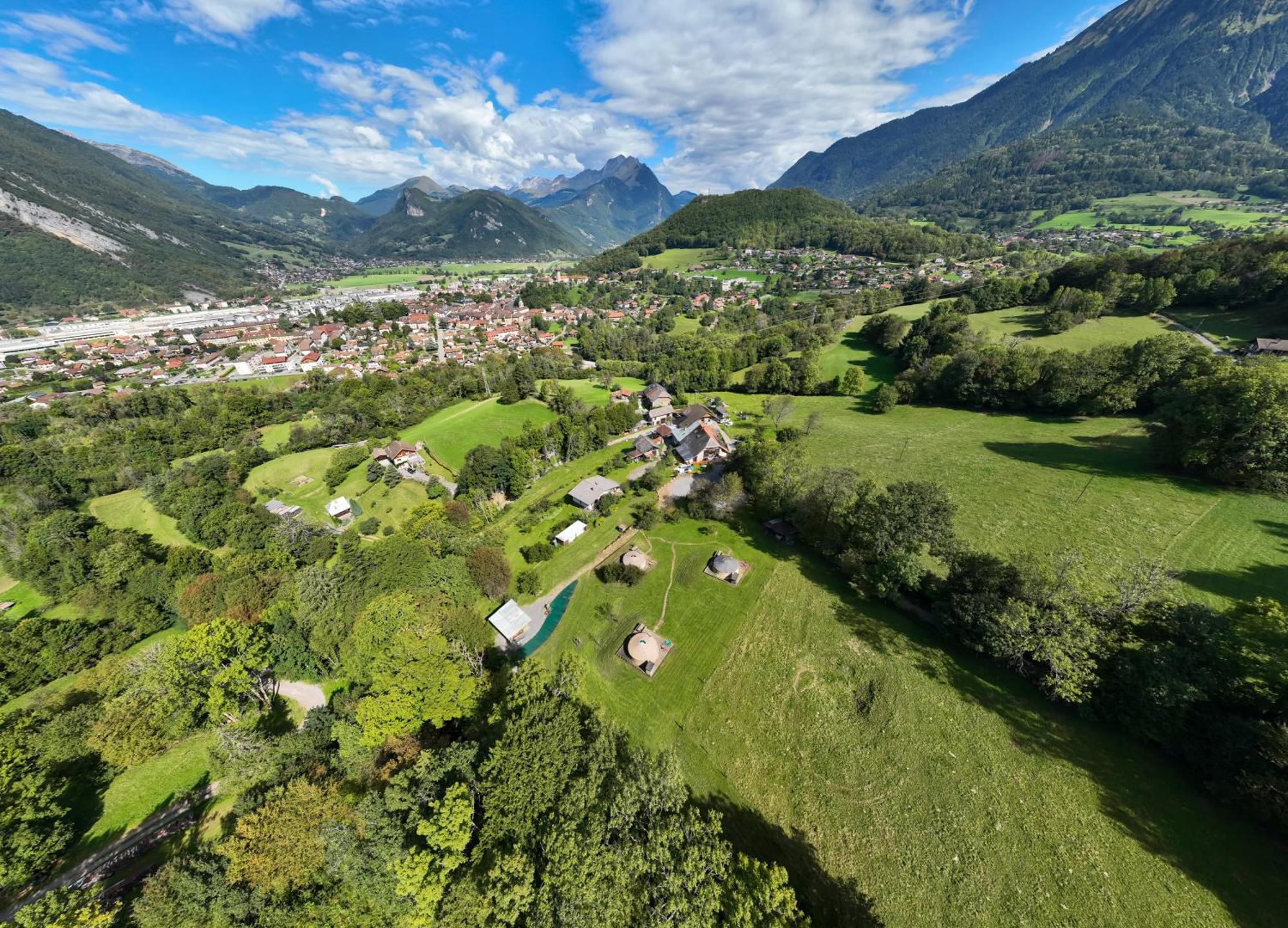 Yourtes Olachat proche Annecy Faverges Extérieur photo