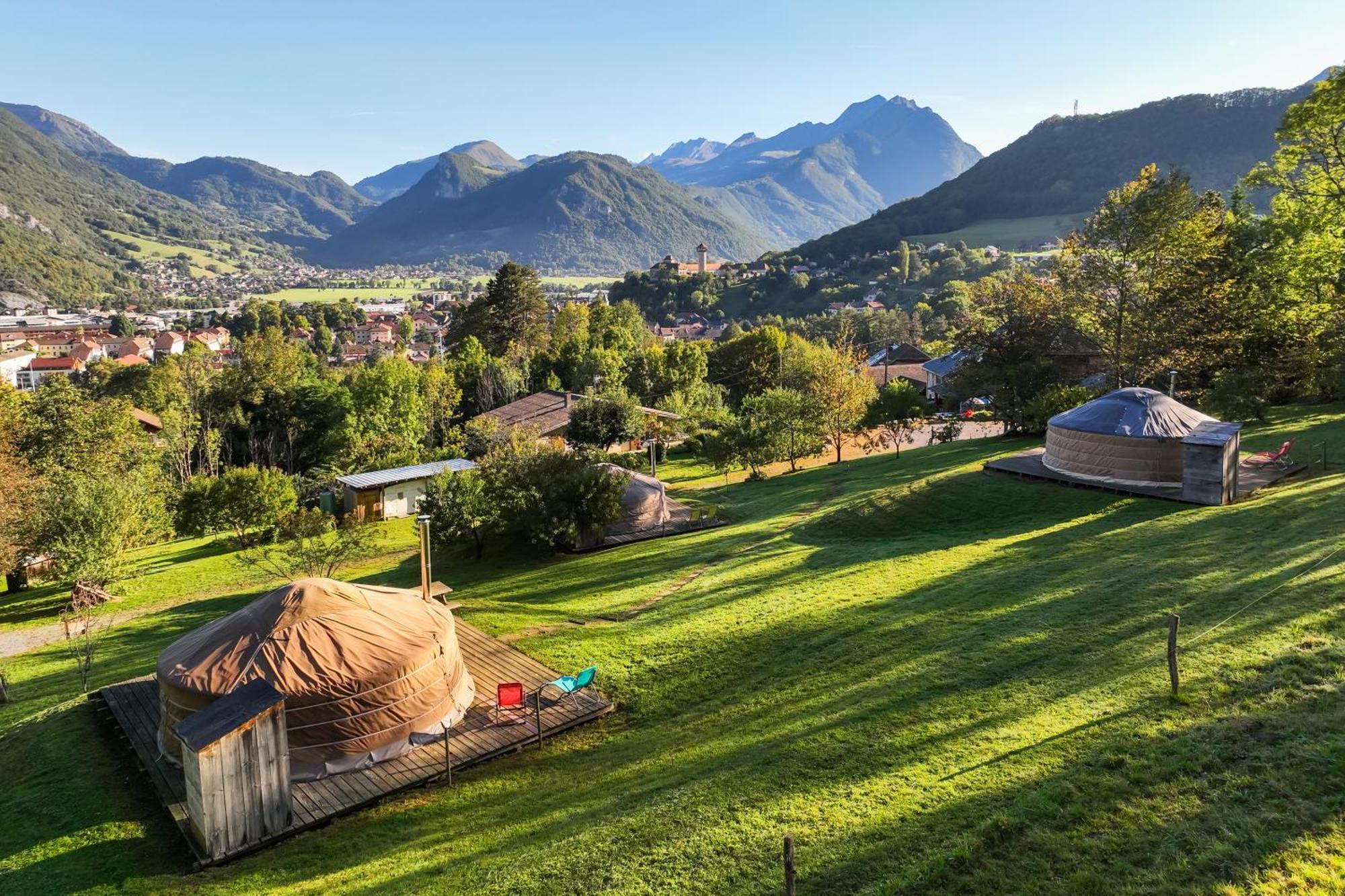 Yourtes Olachat proche Annecy Faverges Extérieur photo