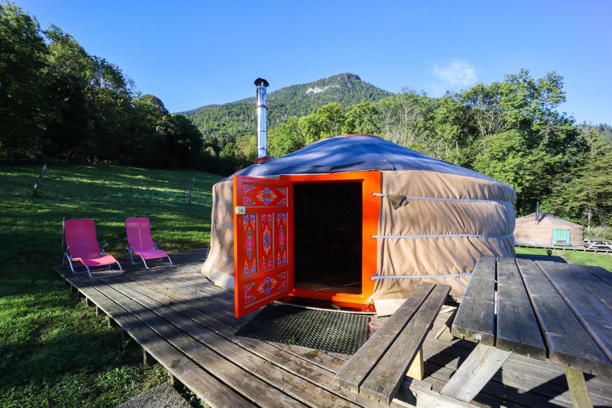 Yourtes Olachat proche Annecy Faverges Extérieur photo