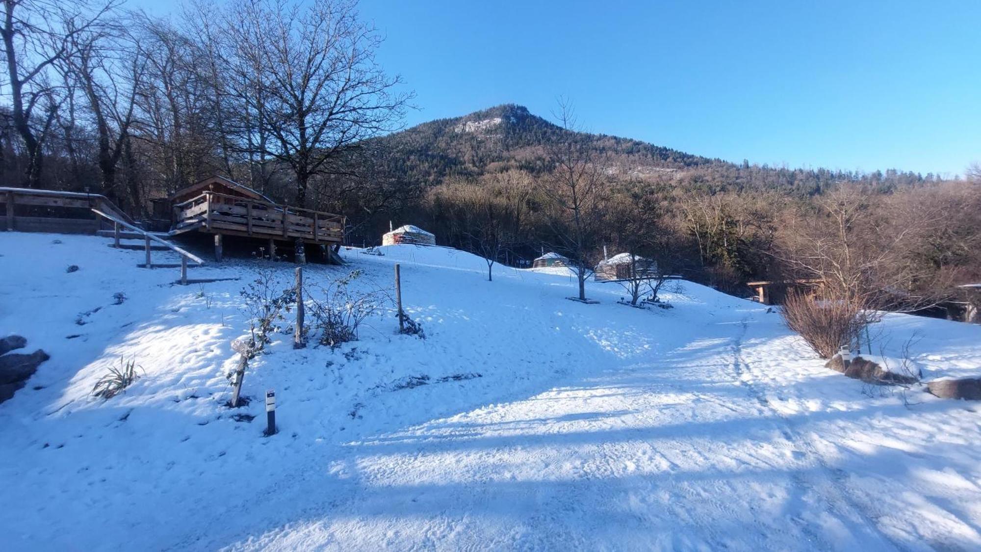 Yourtes Olachat proche Annecy Faverges Extérieur photo