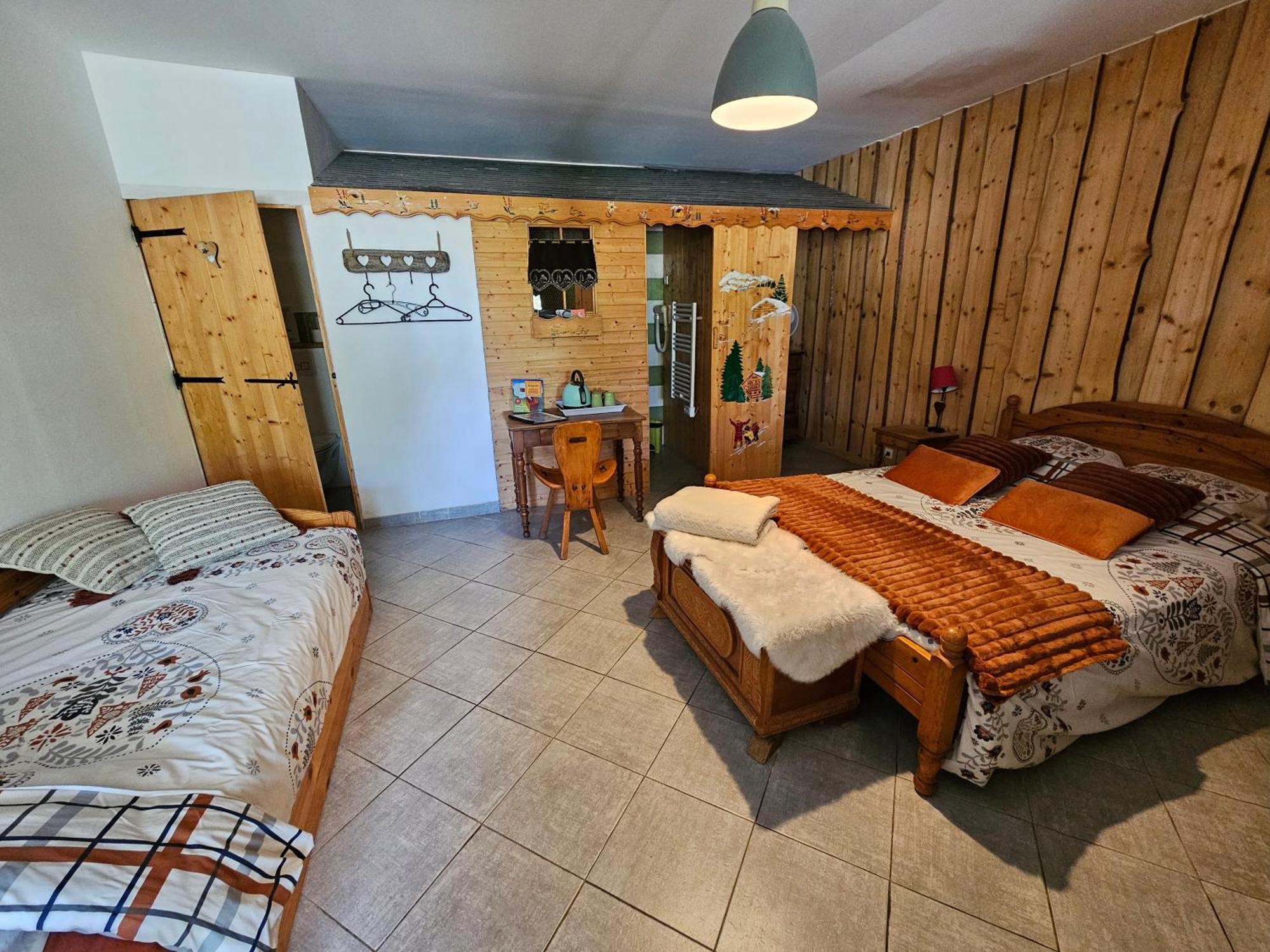 Yourtes Olachat proche Annecy Faverges Extérieur photo