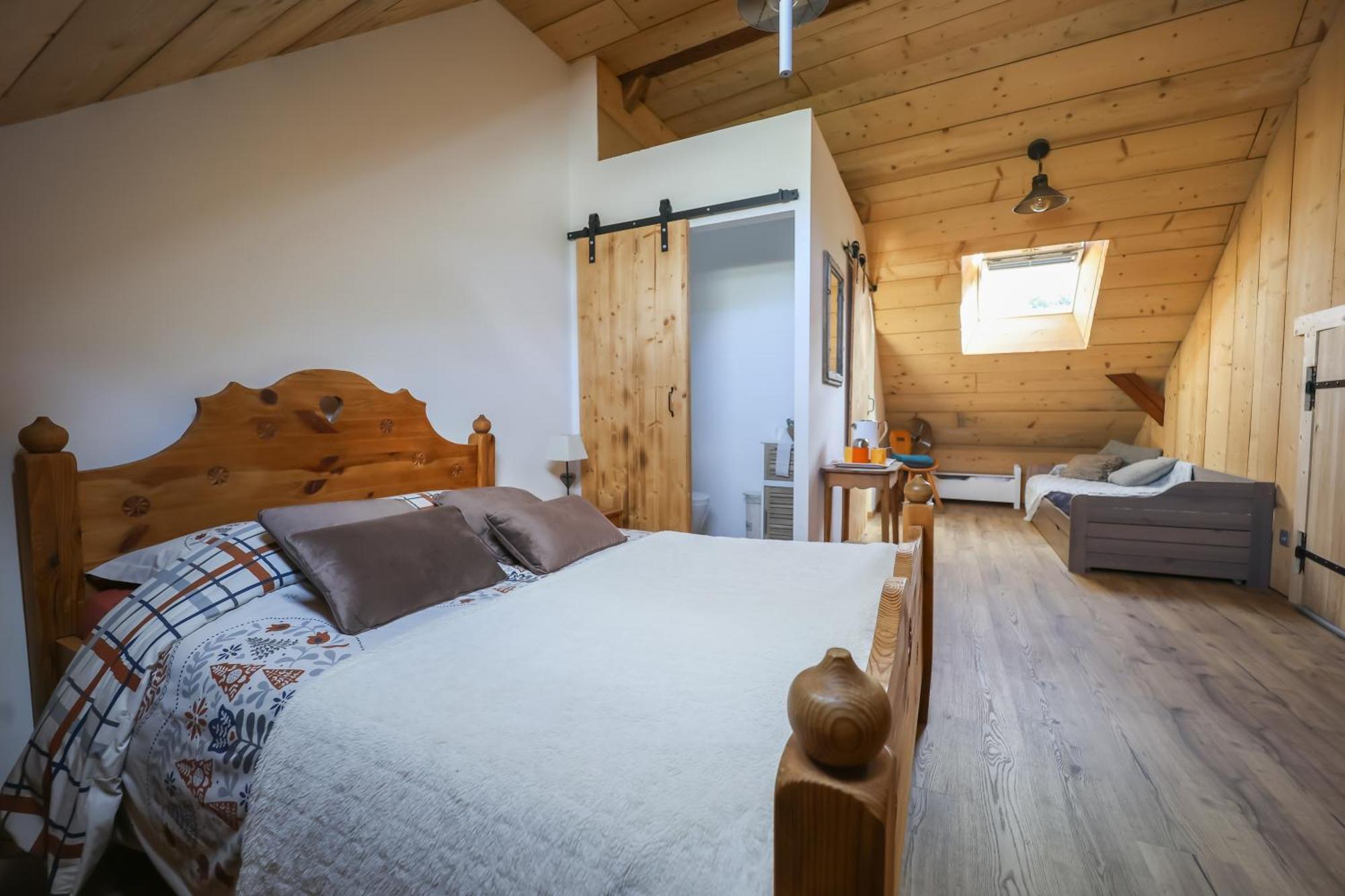 Yourtes Olachat proche Annecy Faverges Extérieur photo