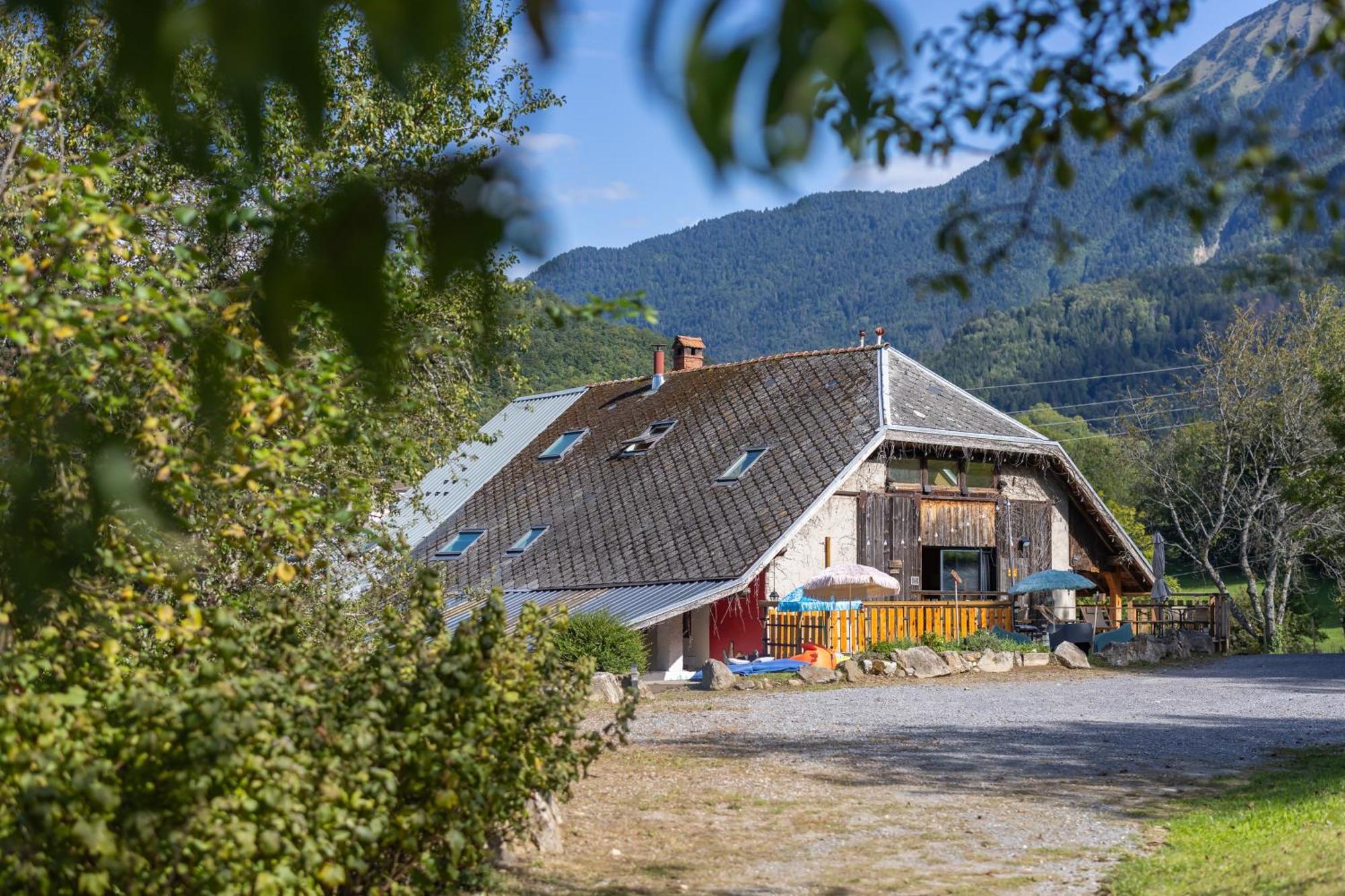 Yourtes Olachat proche Annecy Faverges Extérieur photo